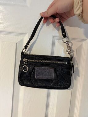 Coach signature Poppy Black Patent leather Clutch Hand Bag- cheetah liner